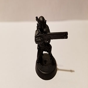 A kneeling primed Fire Warrior