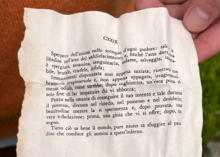 A note written in Italian.